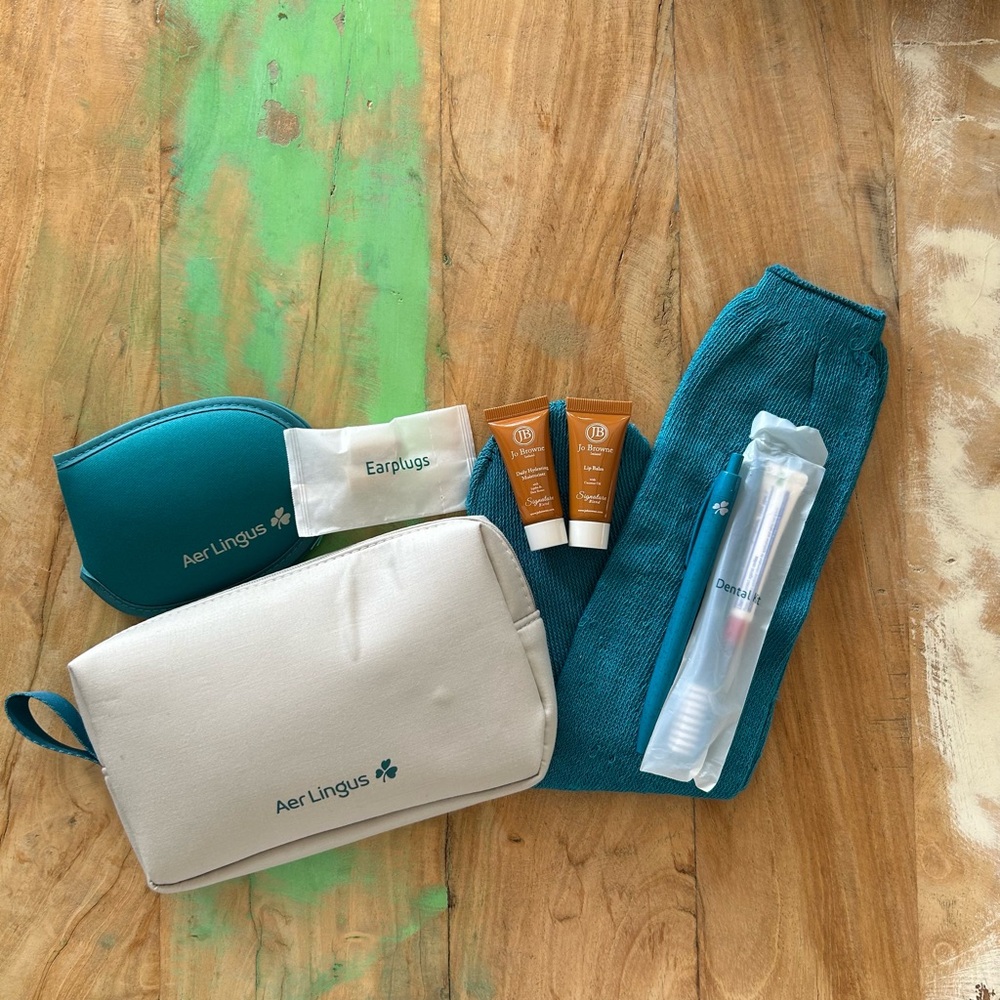 Aer Lingus 🍀 Business Class Personal Care Bag New! Cozy soft socks Eye mask Etc